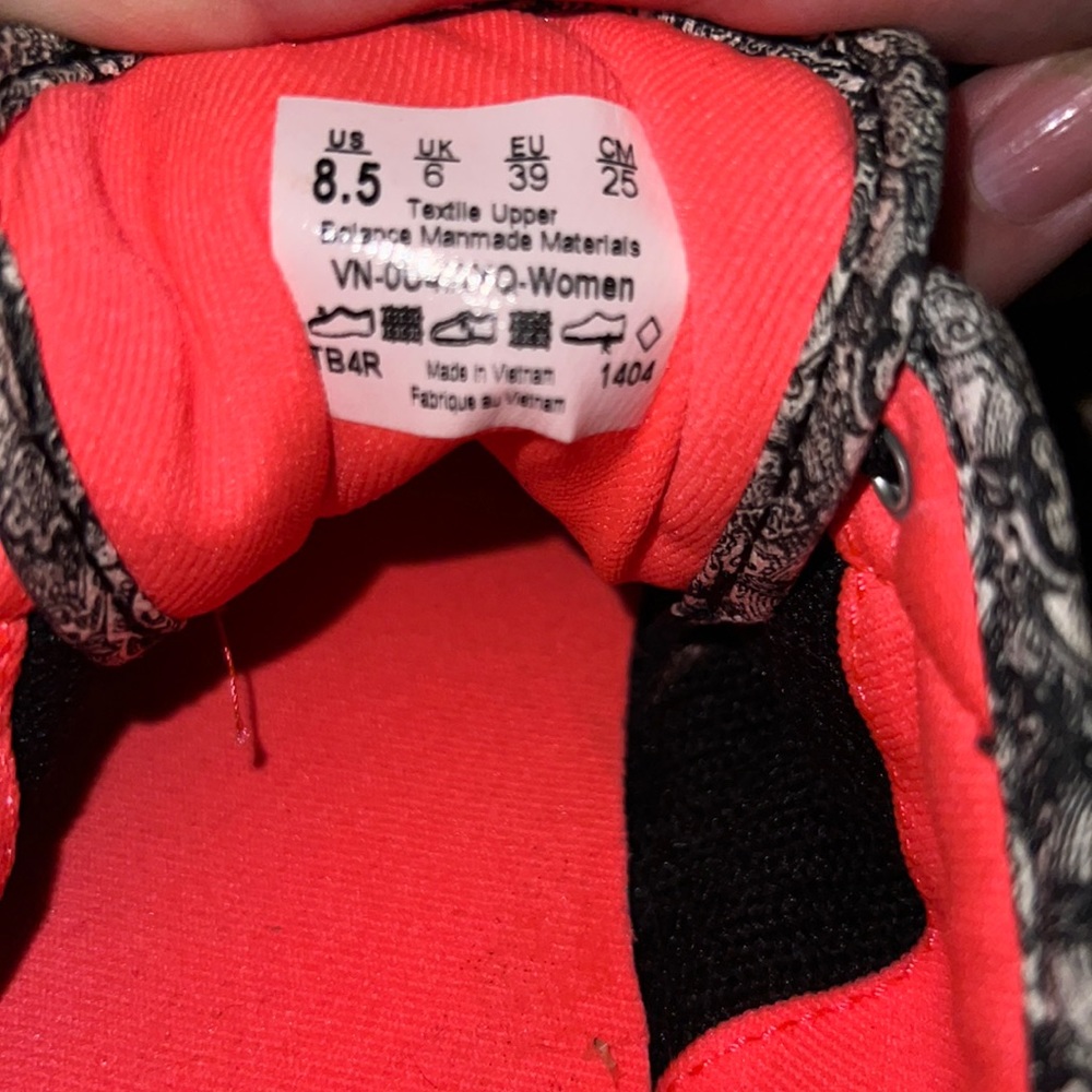 Vans - Picture 3 of 3